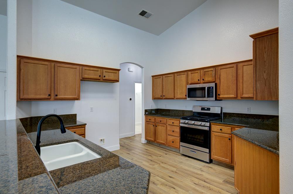 5048 W Brown Ave, Fresno, CA 93722