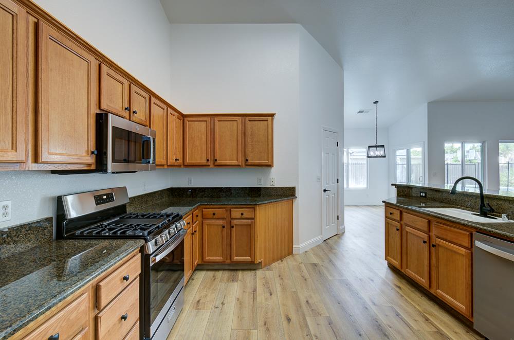 5048 W Brown Ave, Fresno, CA 93722