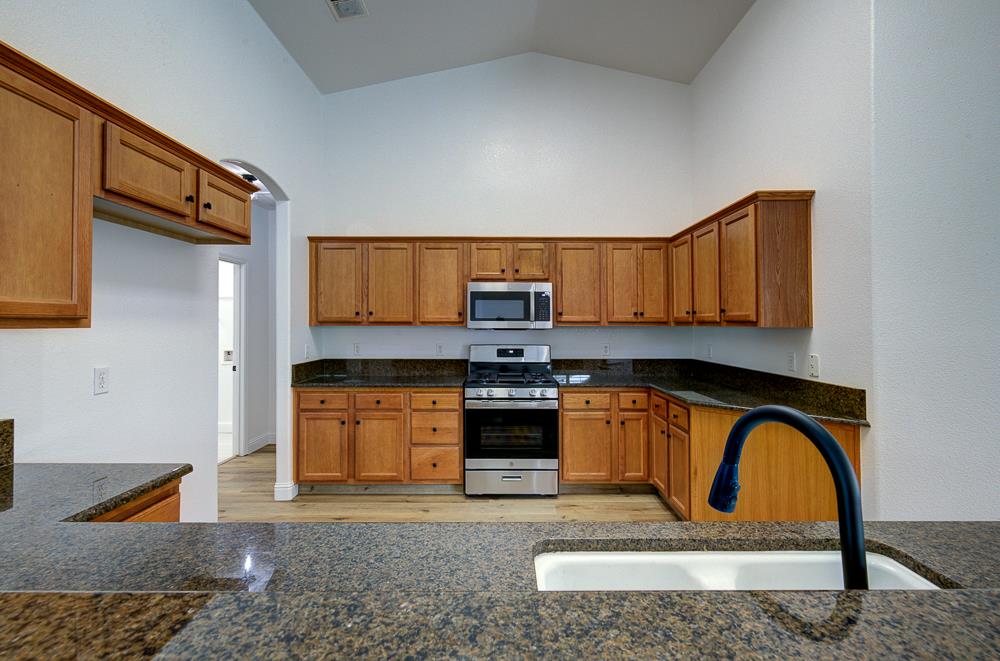 5048 W Brown Ave, Fresno, CA 93722