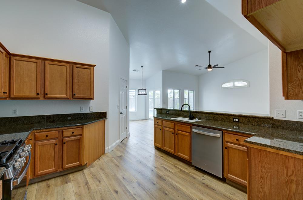 5048 W Brown Ave, Fresno, CA 93722