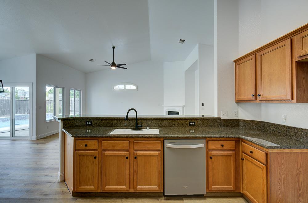 5048 W Brown Ave, Fresno, CA 93722