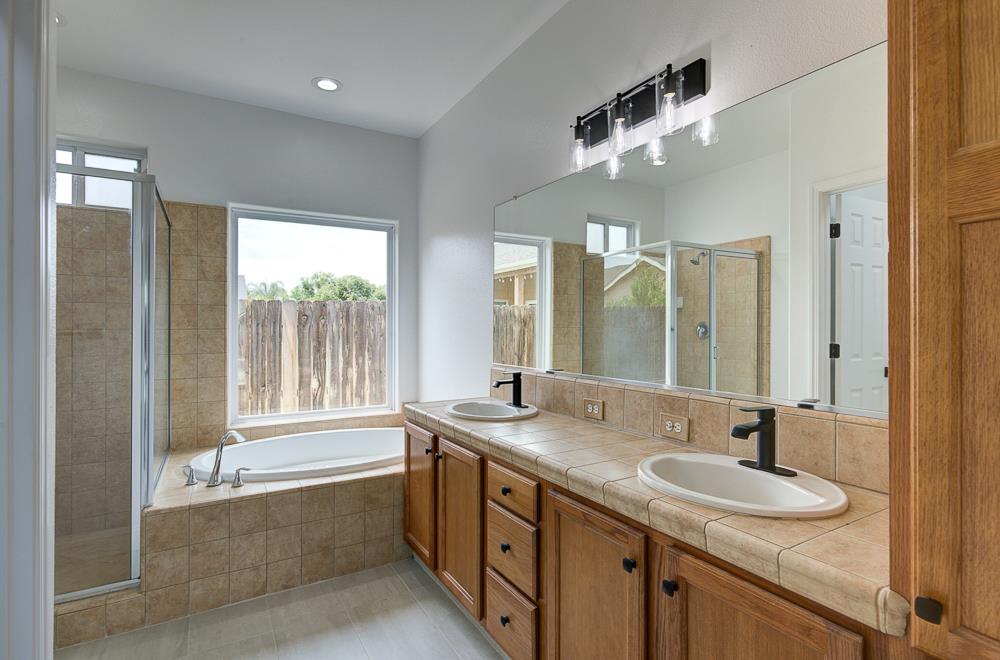 5048 W Brown Ave, Fresno, CA 93722