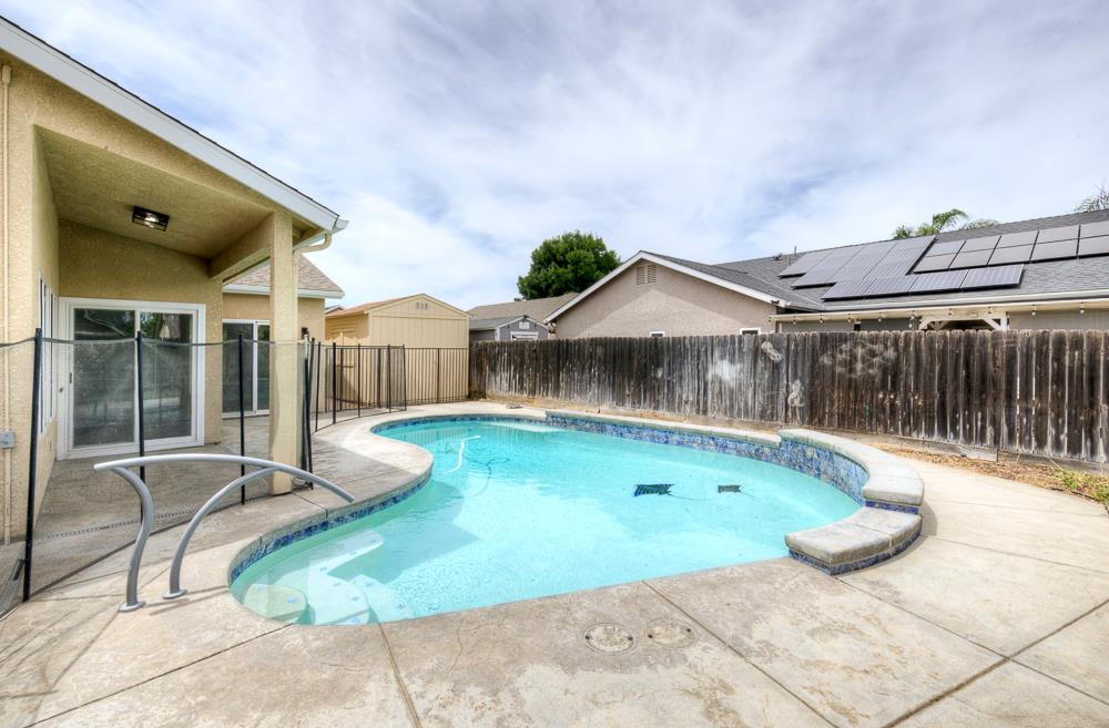 5048 W Brown Ave, Fresno, CA 93722