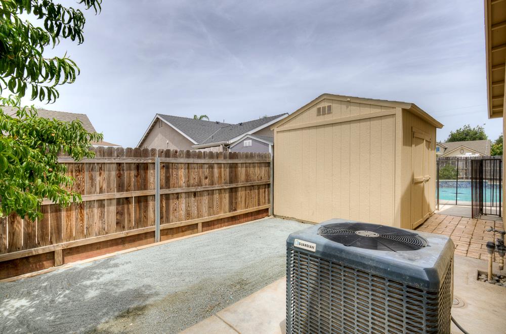 5048 W Brown Ave, Fresno, CA 93722