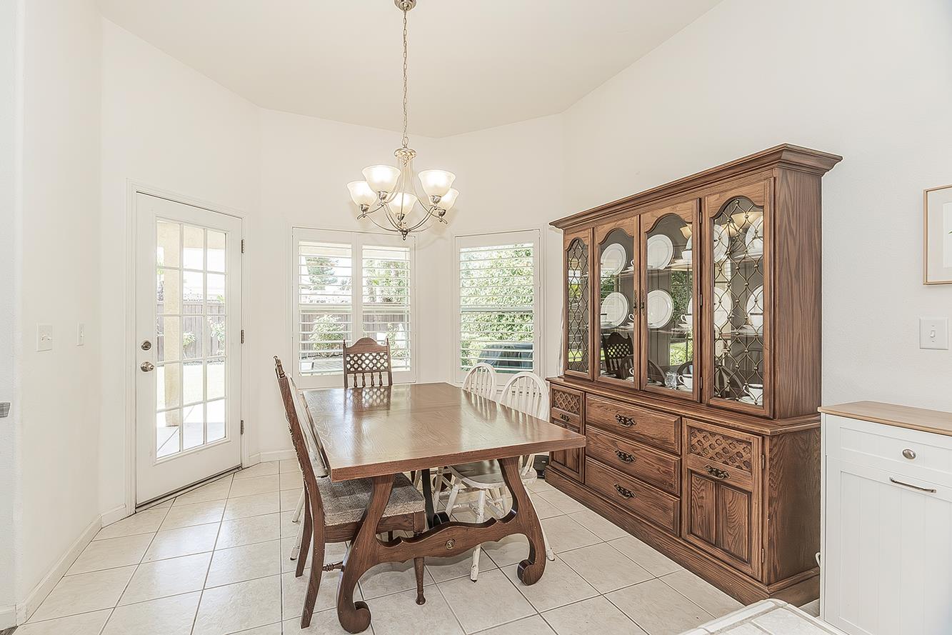 594 Loyola Ave, Clovis, CA 93619