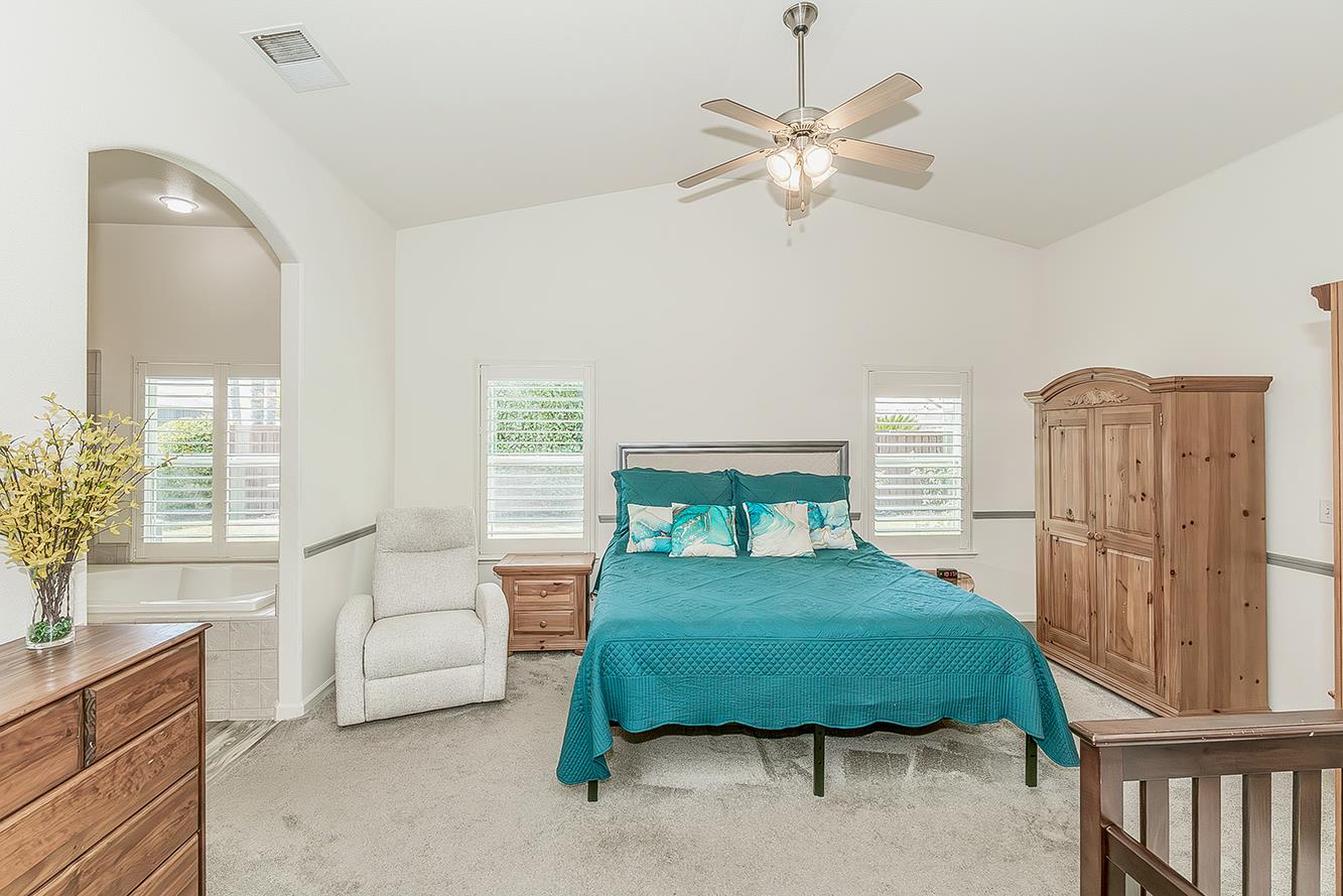 594 Loyola Ave, Clovis, CA 93619