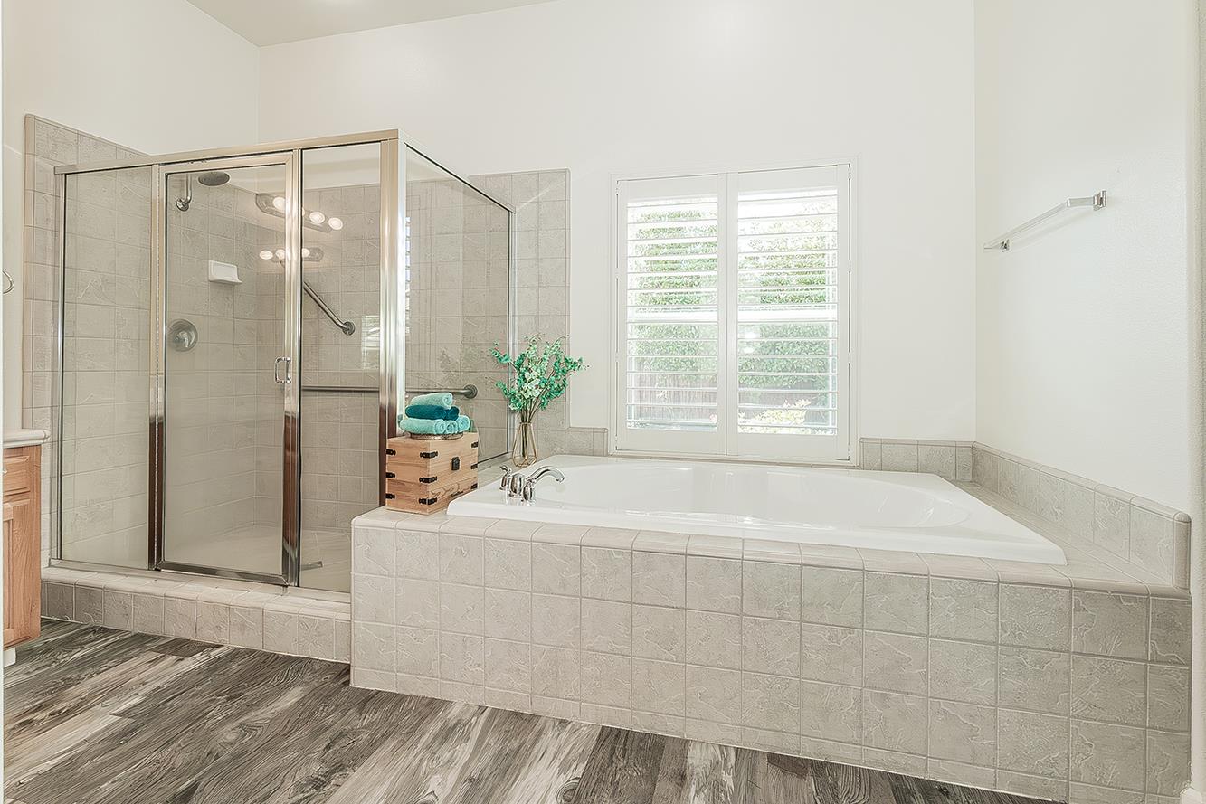 594 Loyola Ave, Clovis, CA 93619