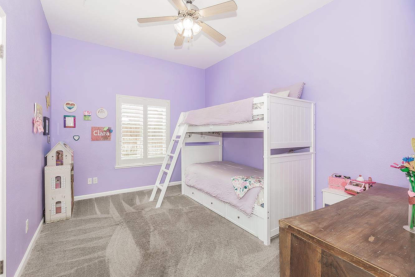 594 Loyola Ave, Clovis, CA 93619