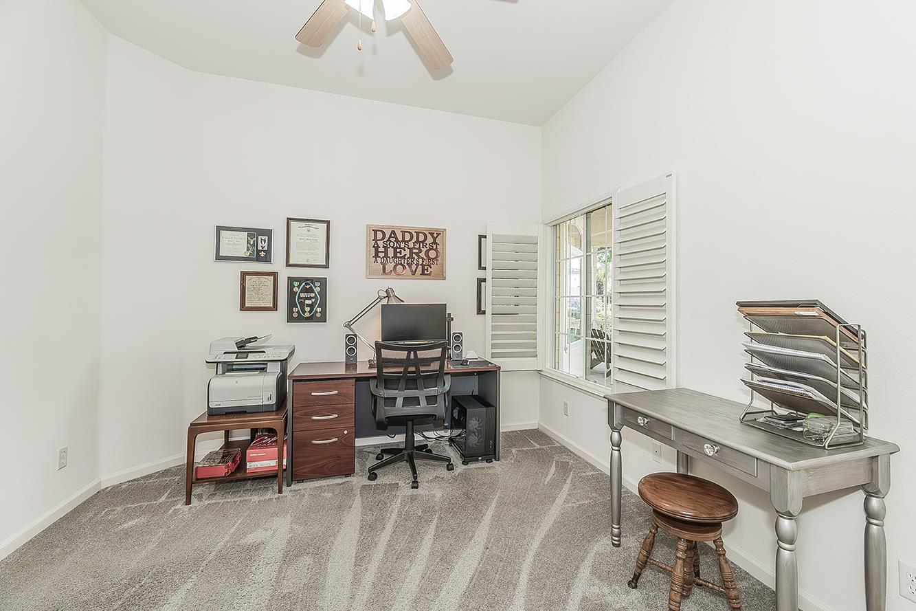 594 Loyola Ave, Clovis, CA 93619