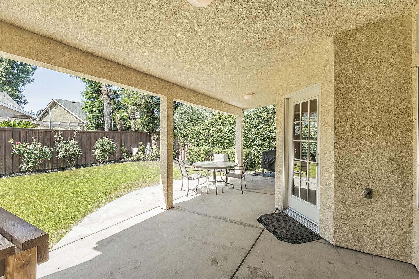 594 Loyola Ave, Clovis, CA 93619