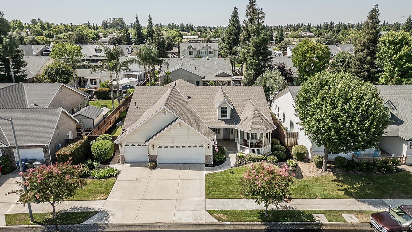 594 Loyola Ave, Clovis, CA 93619