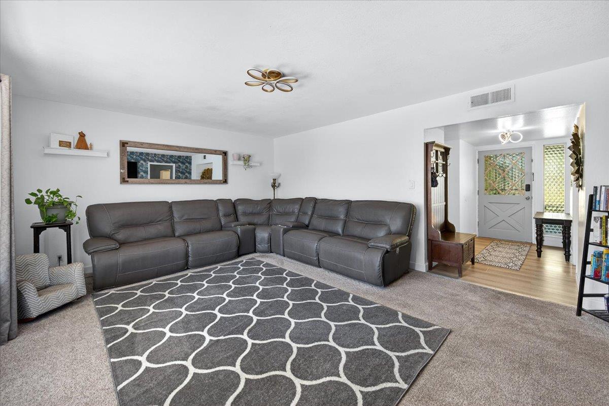 5521 N Callisch Ave, Fresno, CA 93710