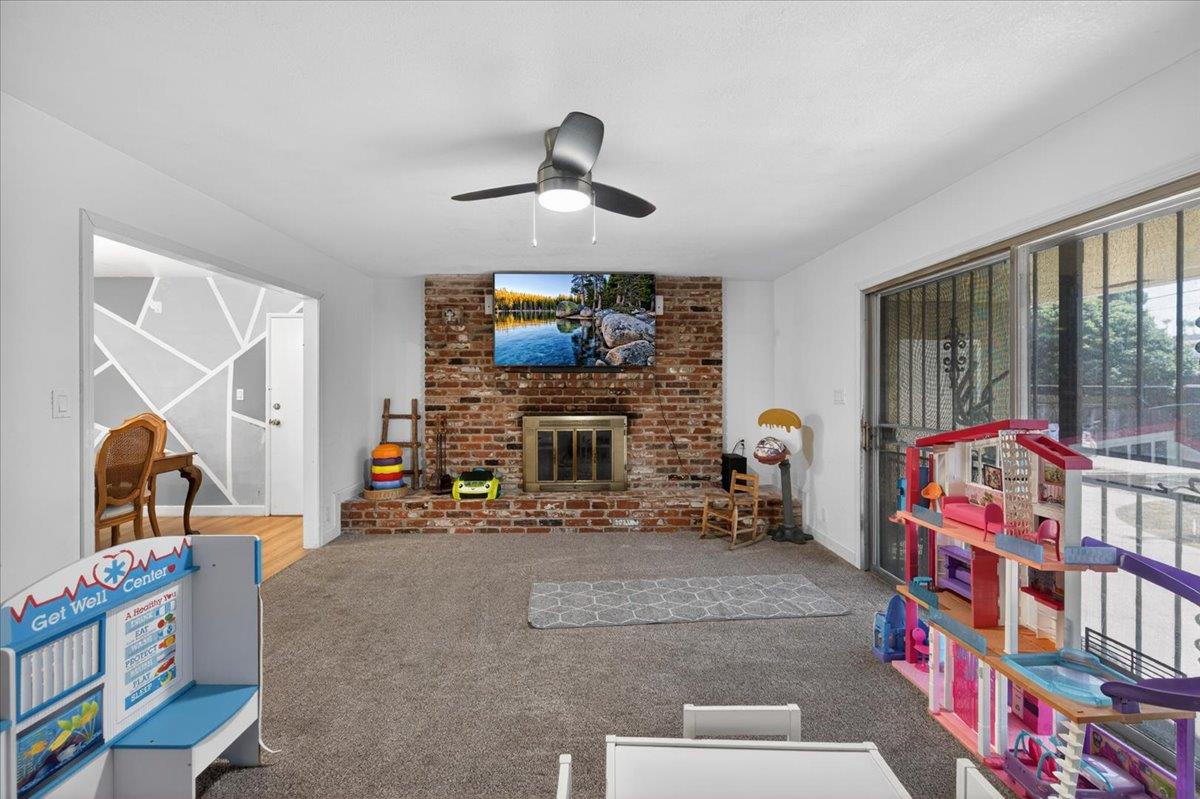 5521 N Callisch Ave, Fresno, CA 93710