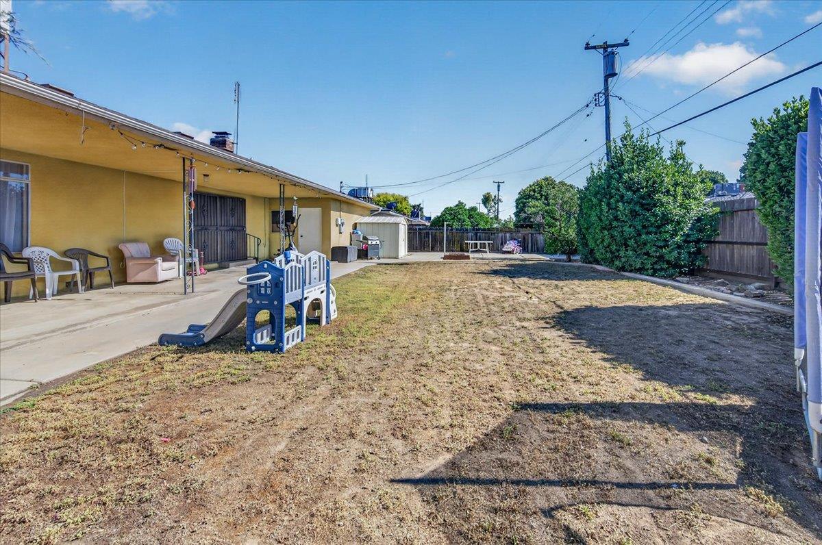5521 N Callisch Ave, Fresno, CA 93710