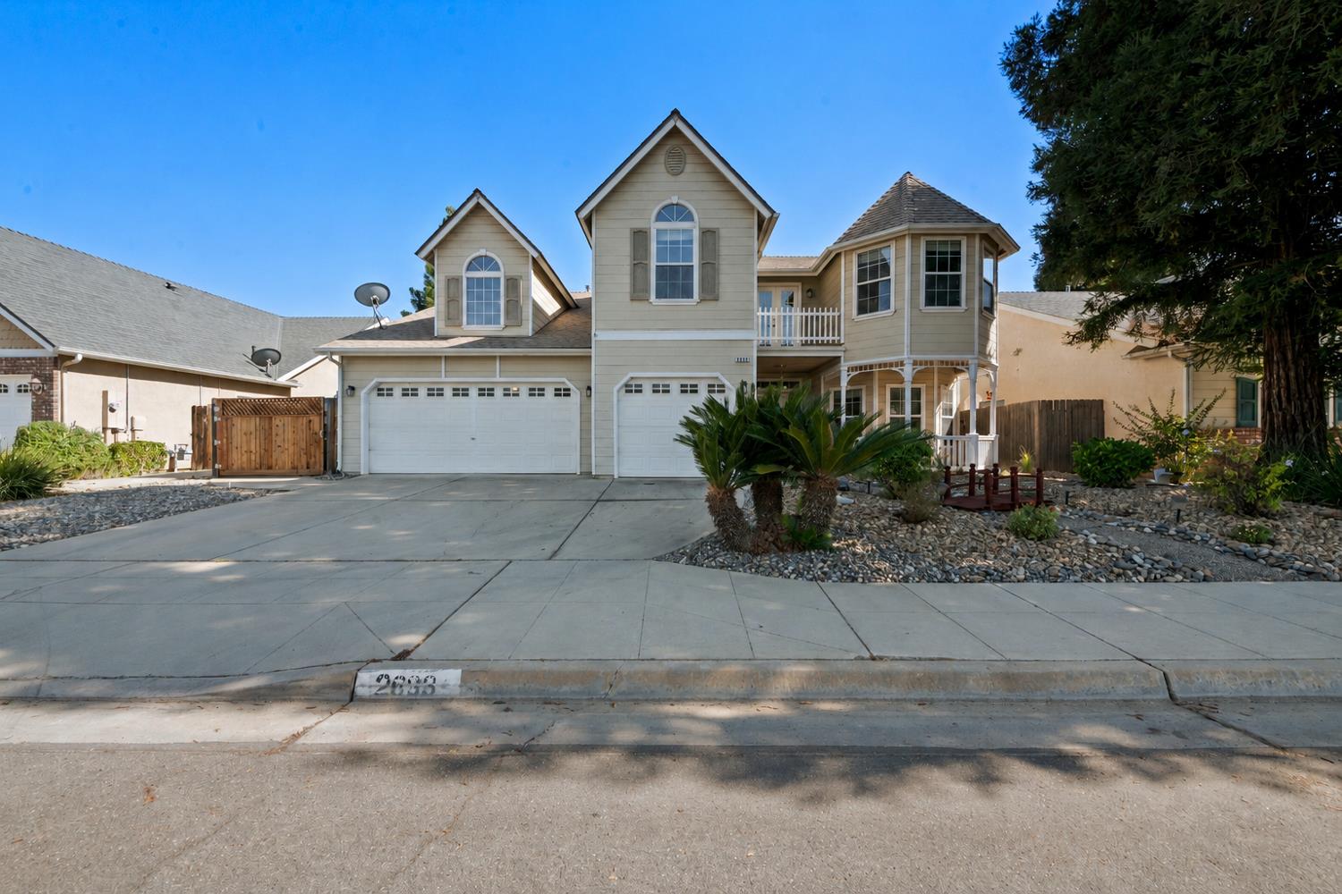 2693 E Lester Ave, Fresno, CA 93720