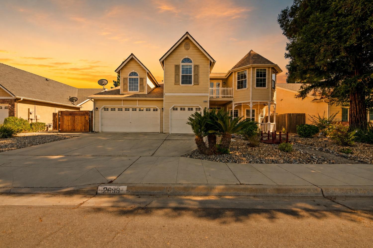2693 E Lester Ave, Fresno, CA 93720