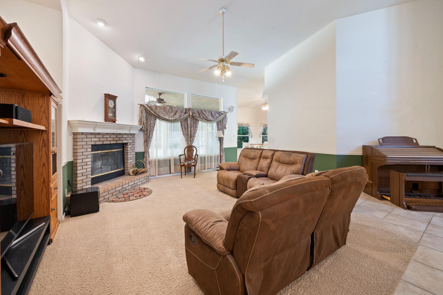 2693 E Lester Ave, Fresno, CA 93720