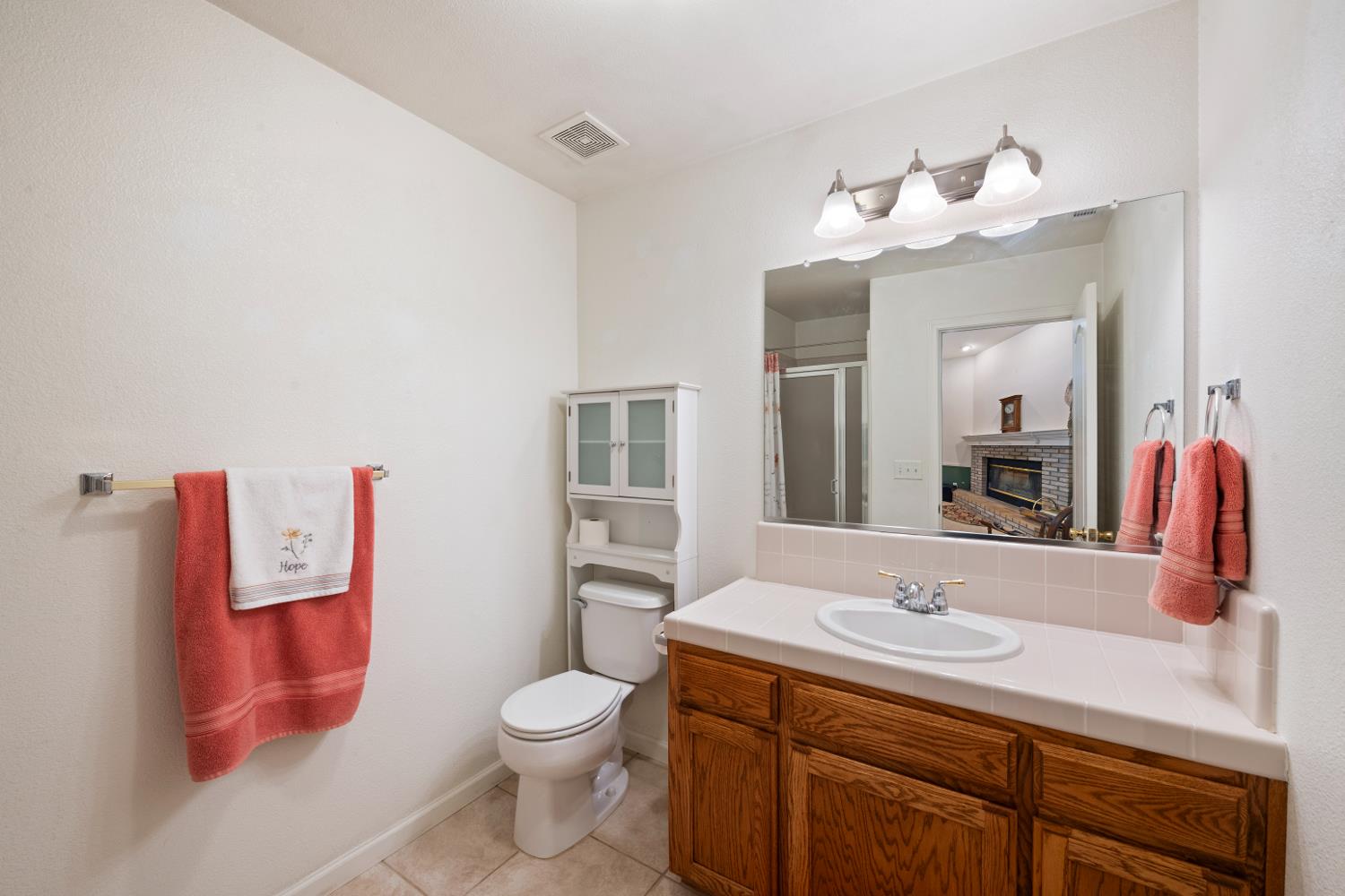 2693 E Lester Ave, Fresno, CA 93720
