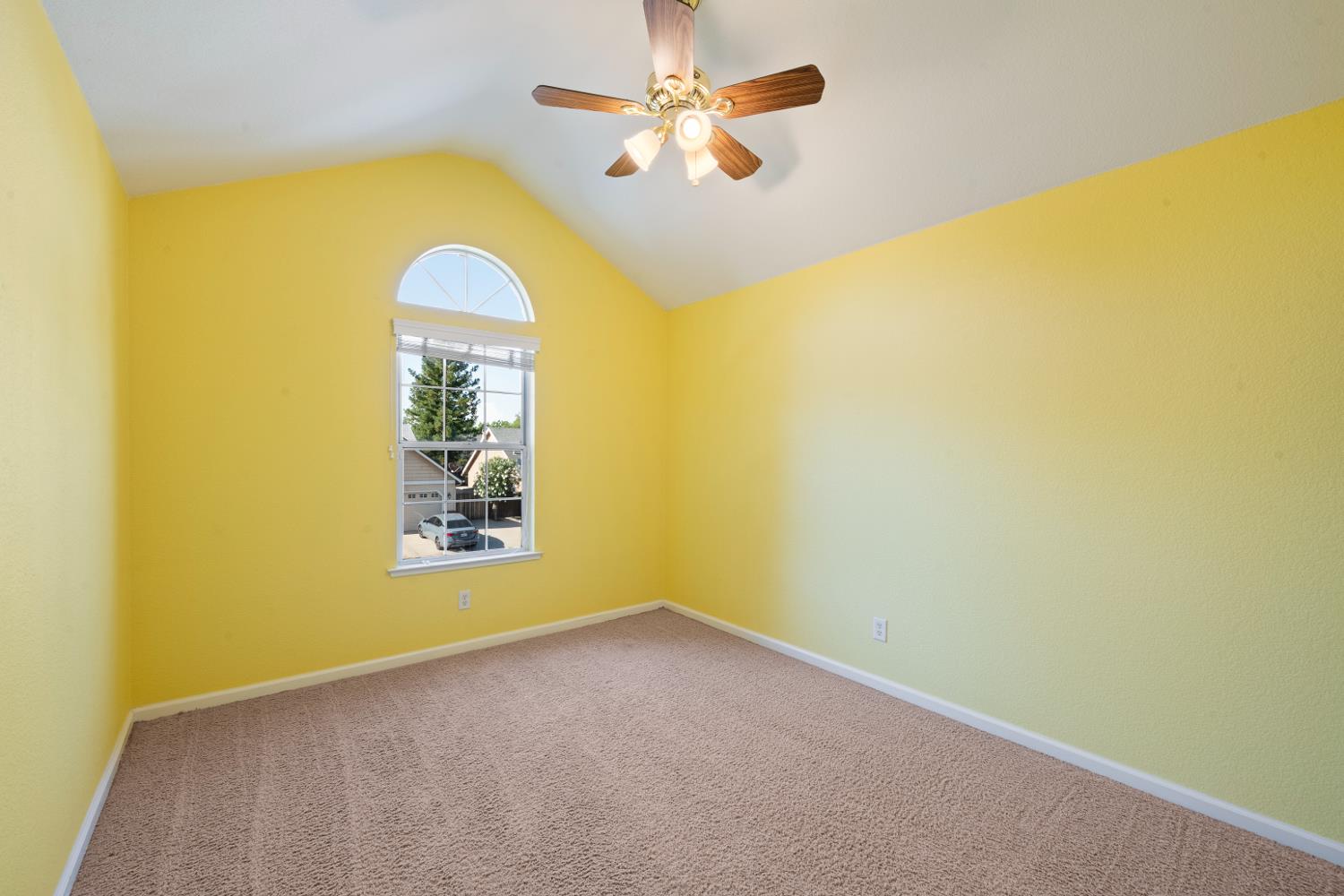 2693 E Lester Ave, Fresno, CA 93720