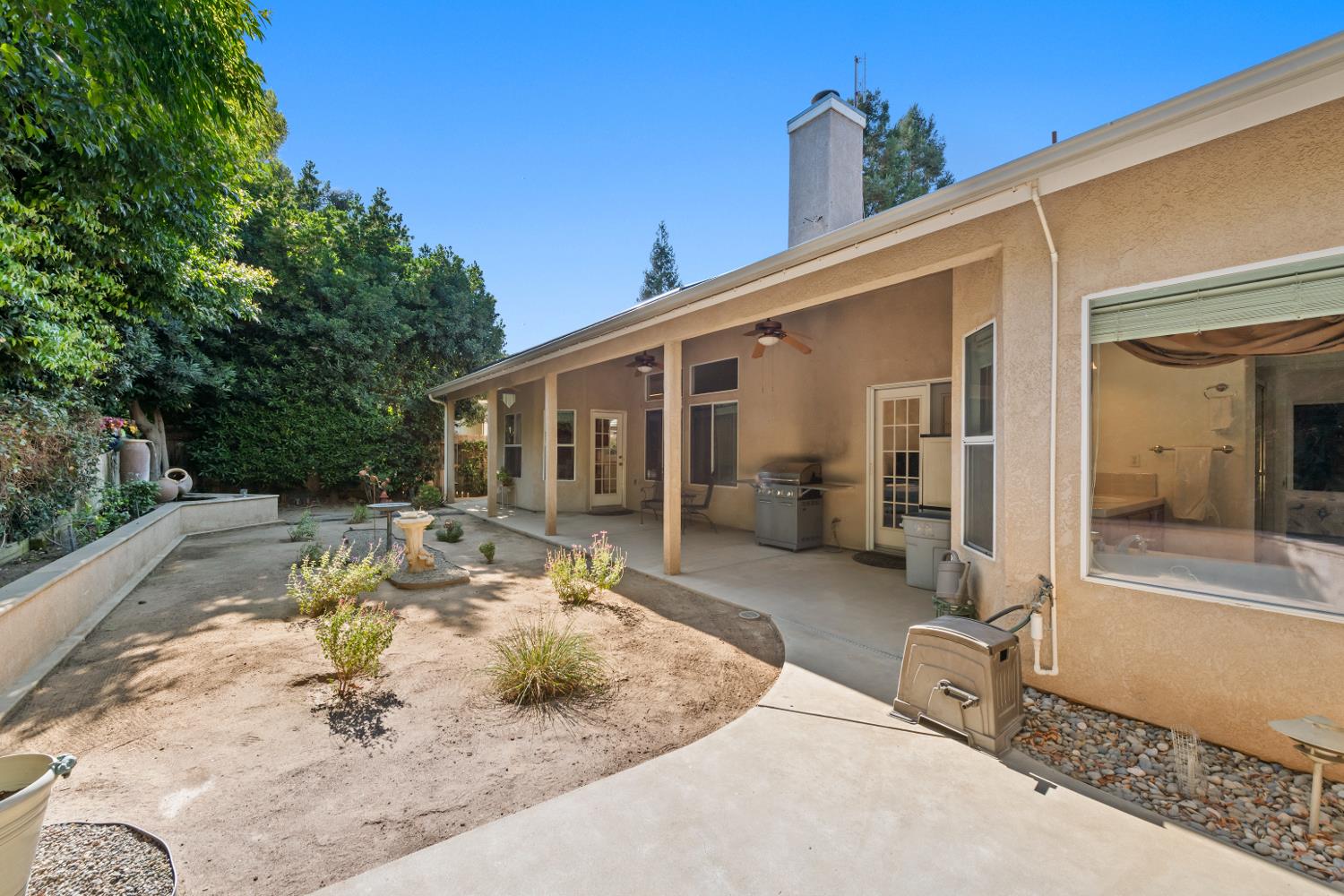 2693 E Lester Ave, Fresno, CA 93720