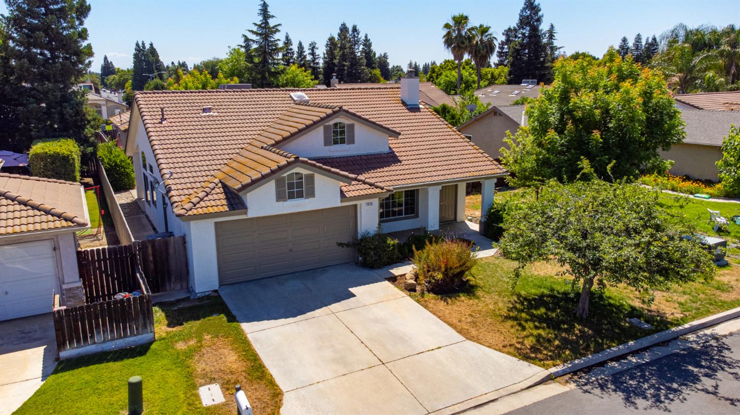 7416 N Carnegie Ave, Fresno, CA 93722