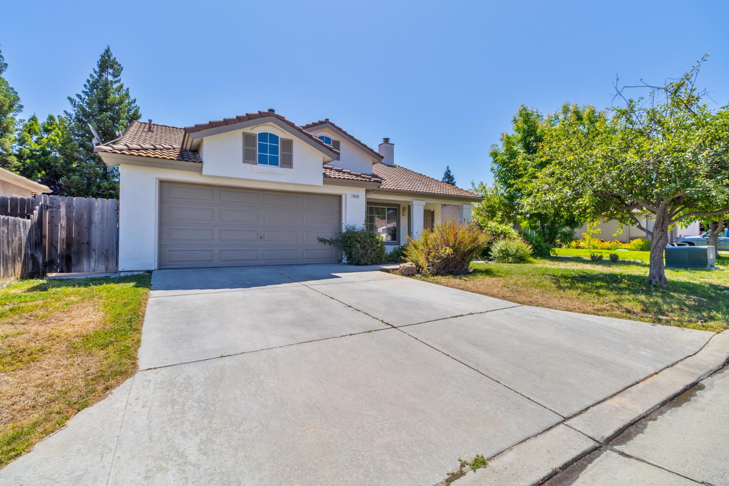 7416 N Carnegie Ave, Fresno, CA 93722