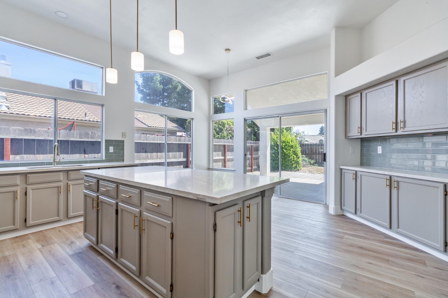 7416 N Carnegie Ave, Fresno, CA 93722