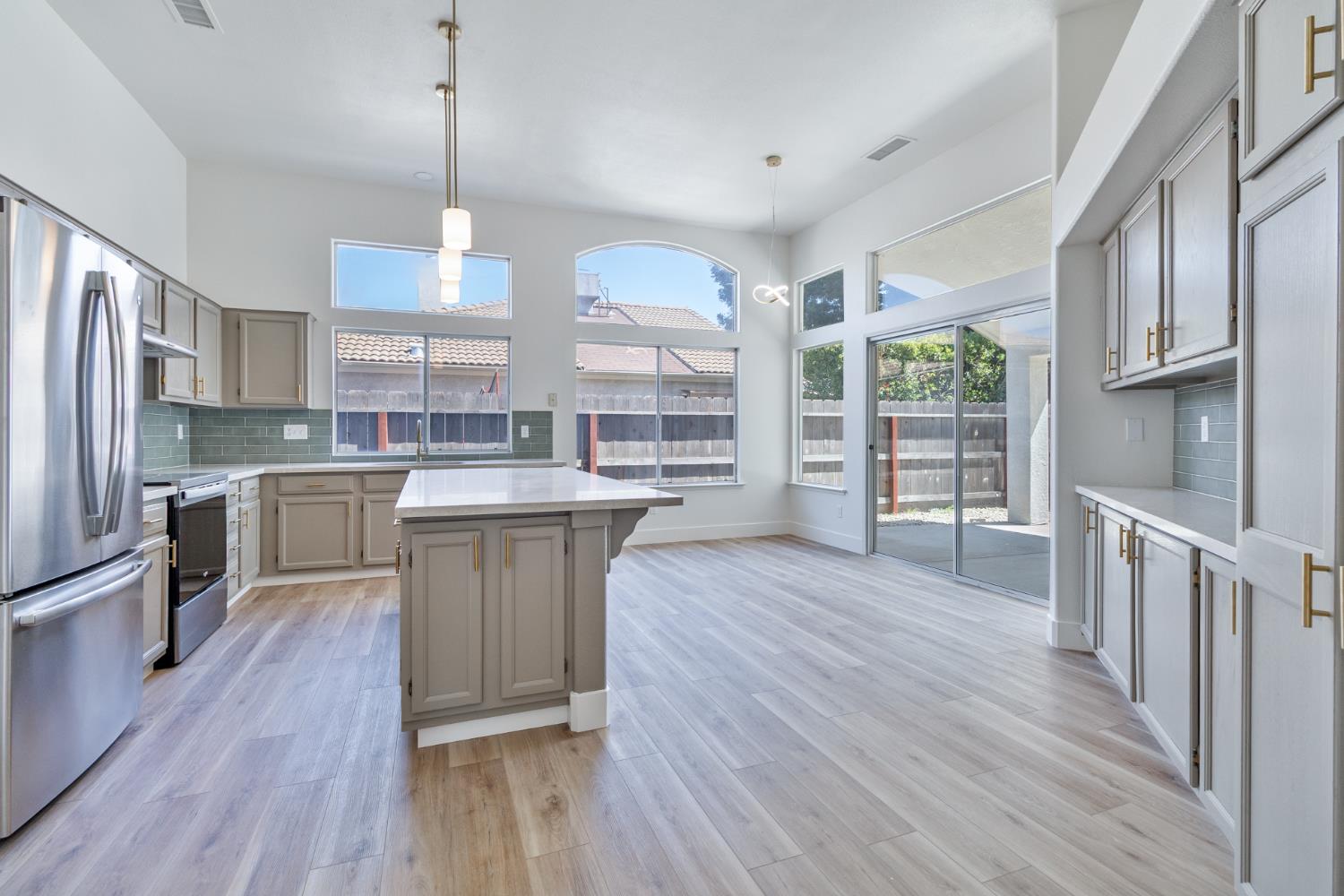 7416 N Carnegie Ave, Fresno, CA 93722