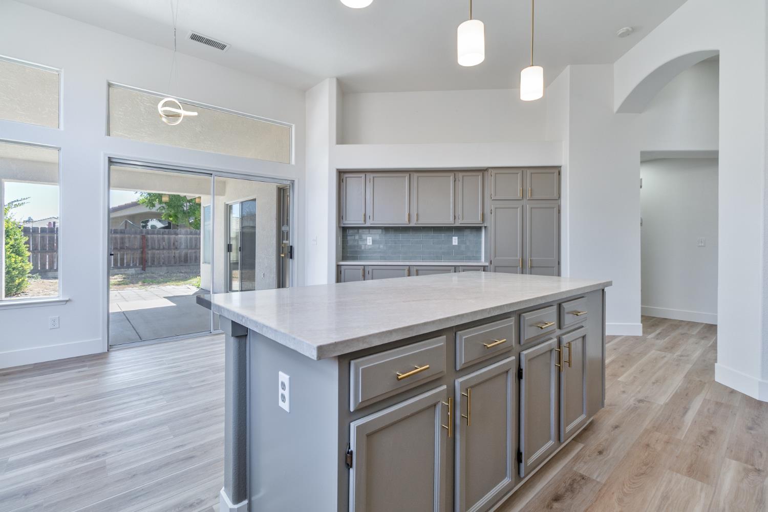 7416 N Carnegie Ave, Fresno, CA 93722