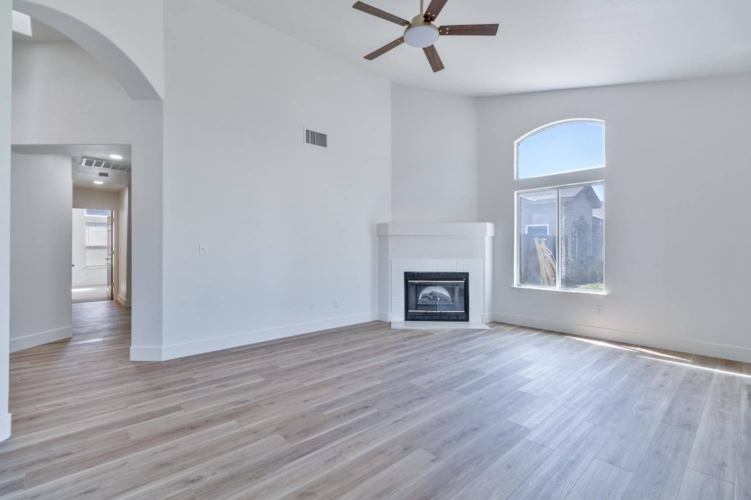 7416 N Carnegie Ave, Fresno, CA 93722