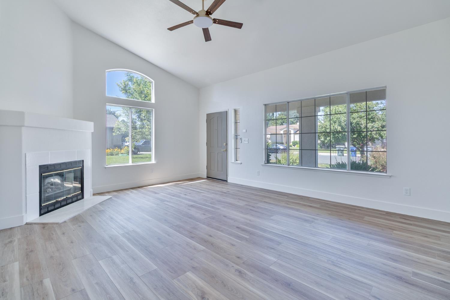 7416 N Carnegie Ave, Fresno, CA 93722