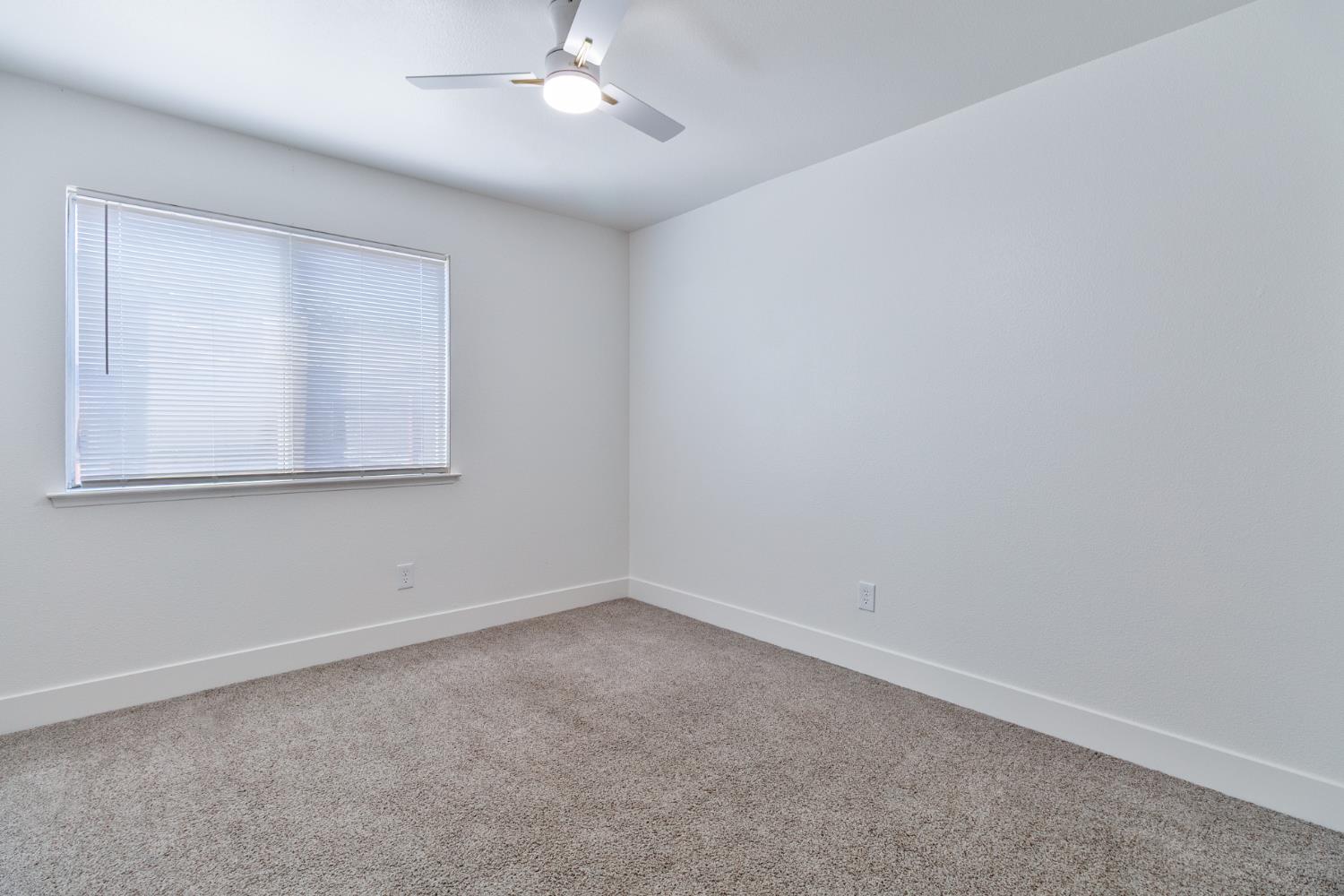 7416 N Carnegie Ave, Fresno, CA 93722
