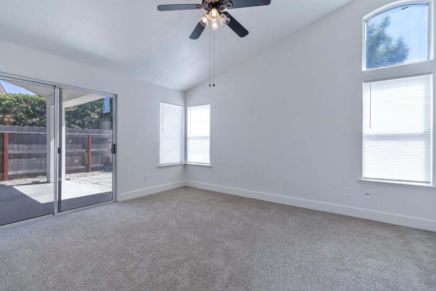 7416 N Carnegie Ave, Fresno, CA 93722