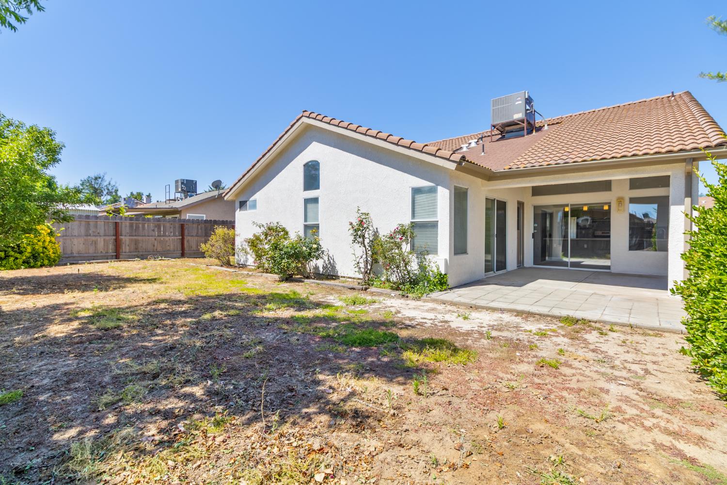 7416 N Carnegie Ave, Fresno, CA 93722