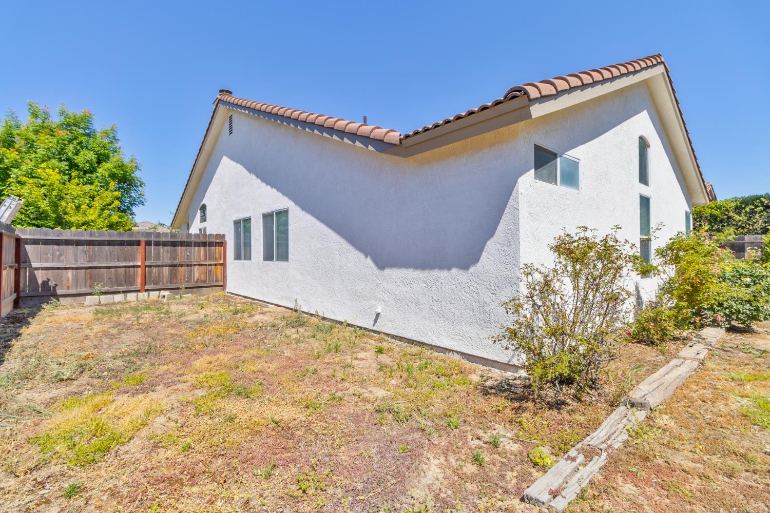 7416 N Carnegie Ave, Fresno, CA 93722
