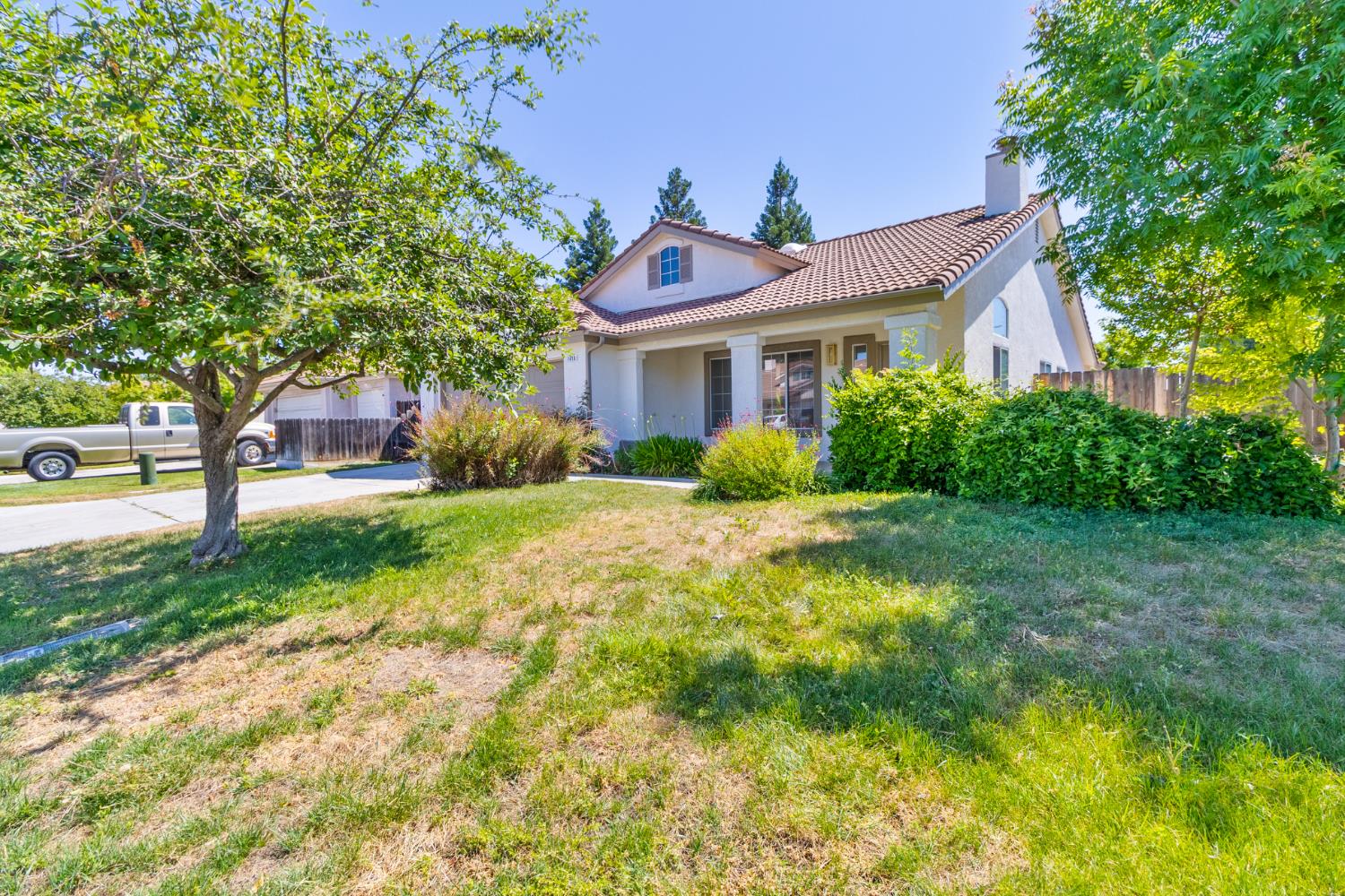 7416 N Carnegie Ave, Fresno, CA 93722
