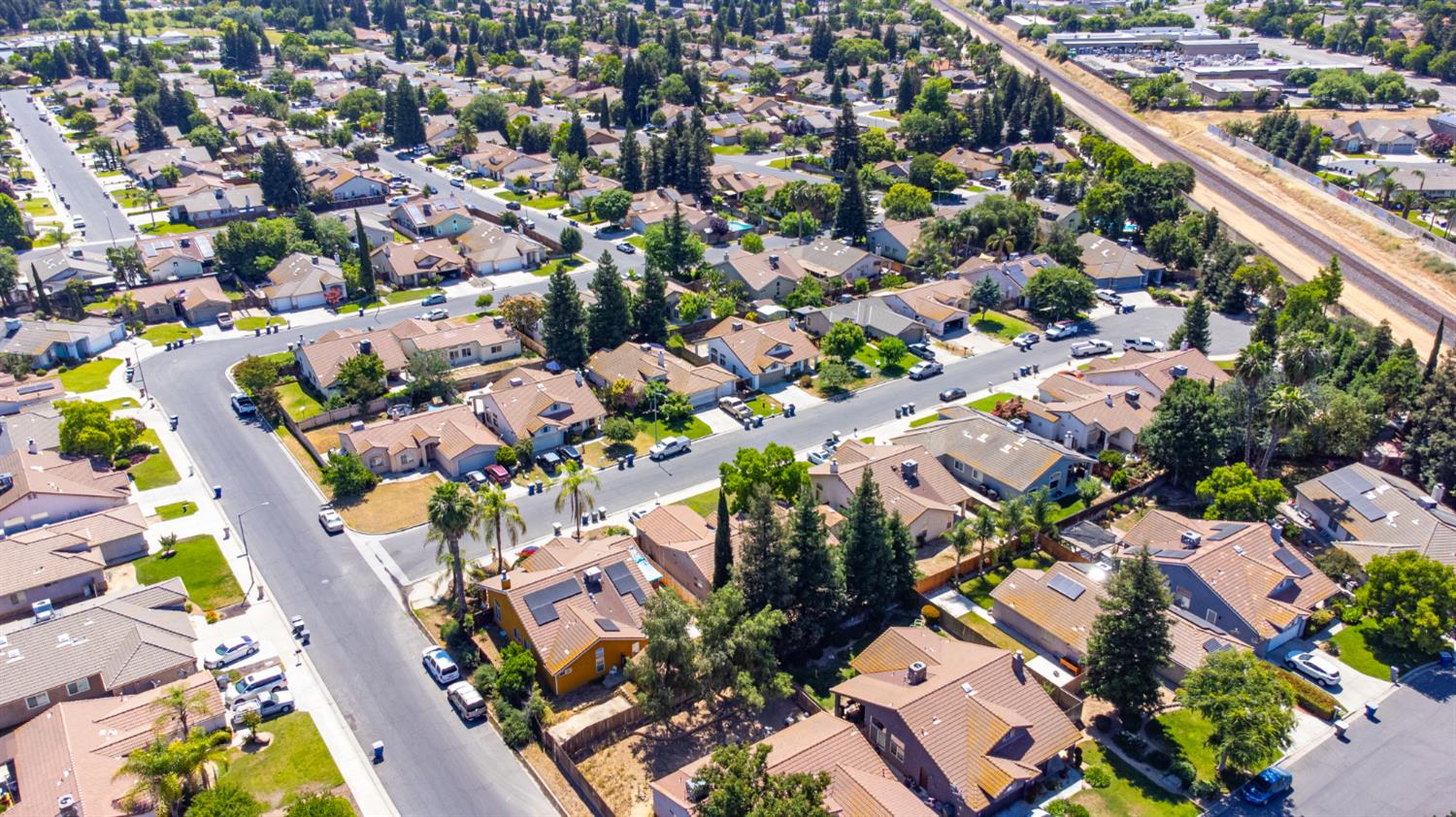 7416 N Carnegie Ave, Fresno, CA 93722
