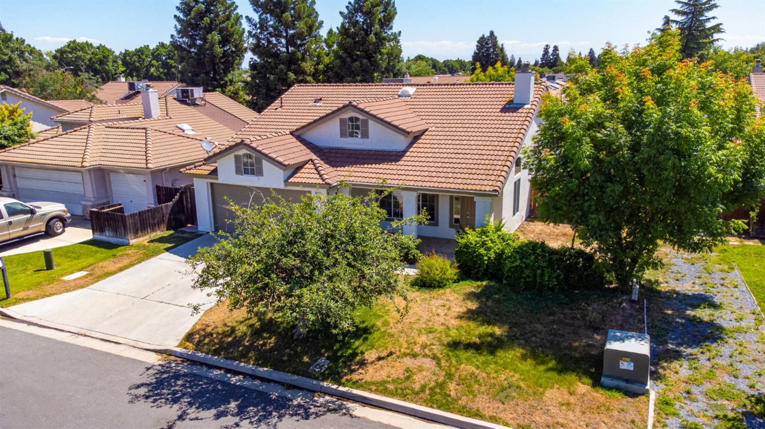 7416 N Carnegie Ave, Fresno, CA 93722