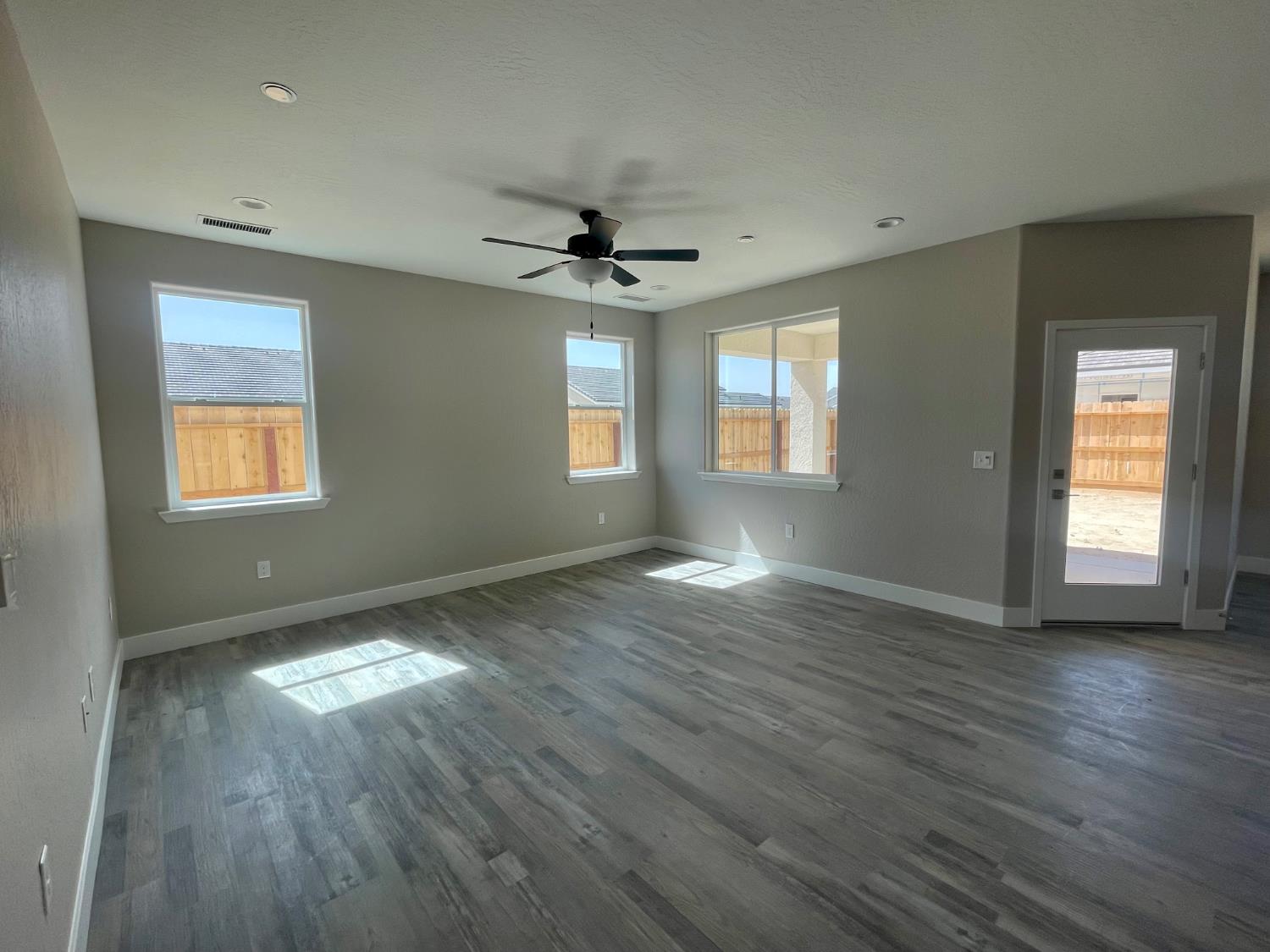 16218 West Monterey Ave, Kerman, CA 93630