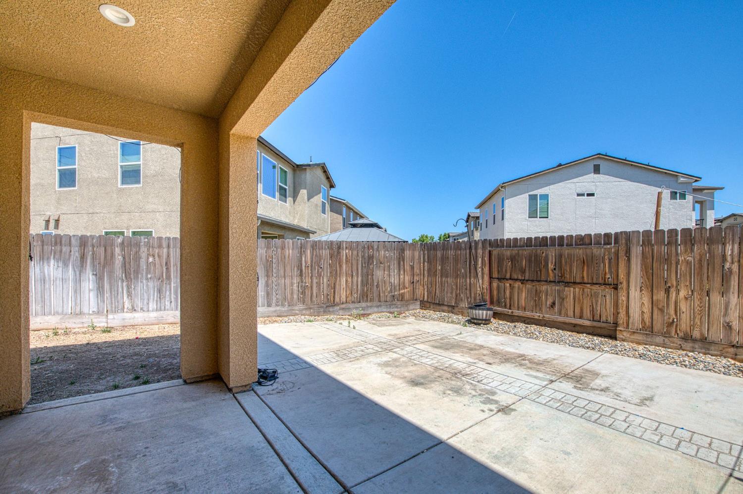 6336 N Santa Lucia Way, Fresno, CA 93722