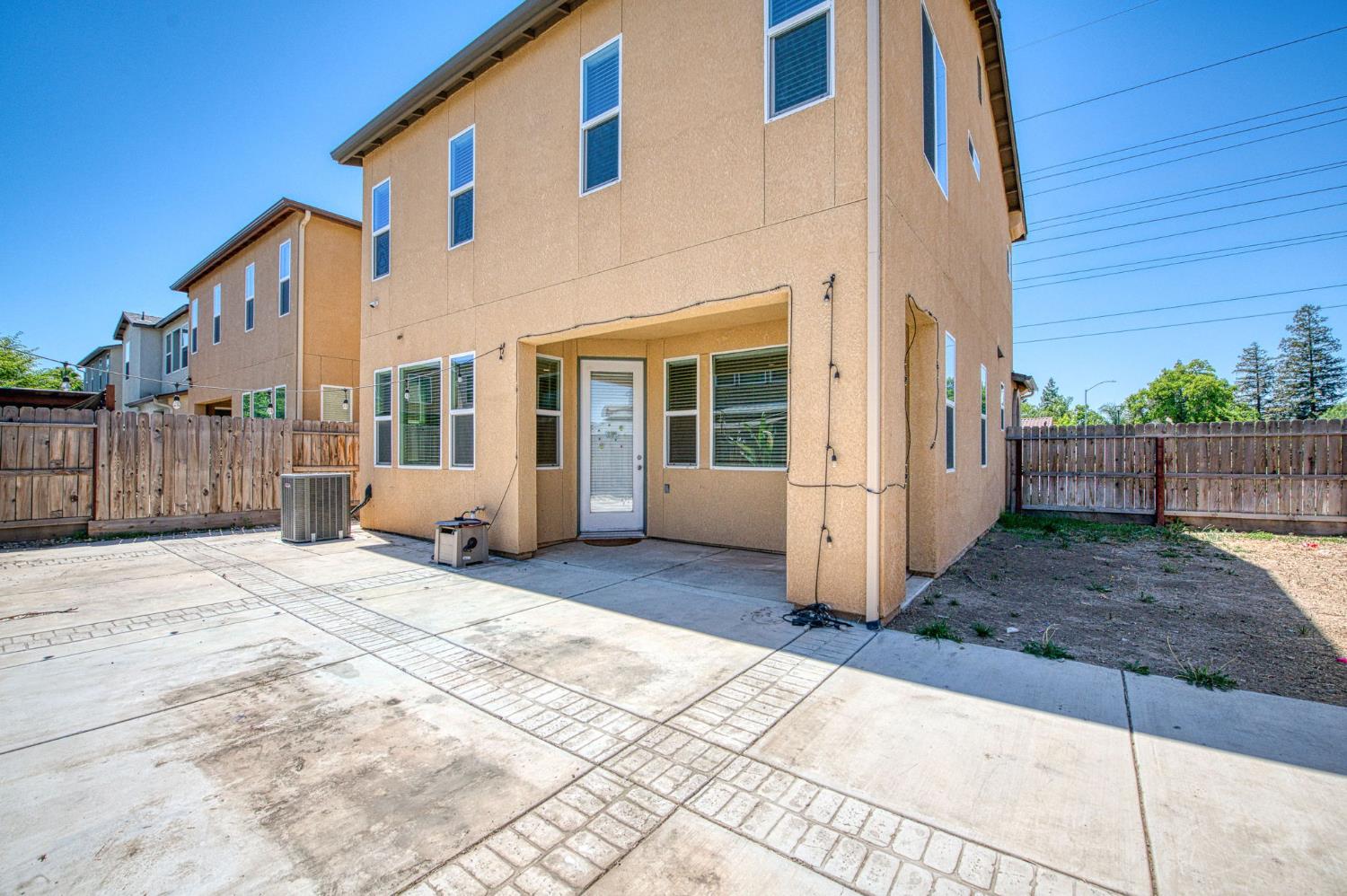 6336 N Santa Lucia Way, Fresno, CA 93722