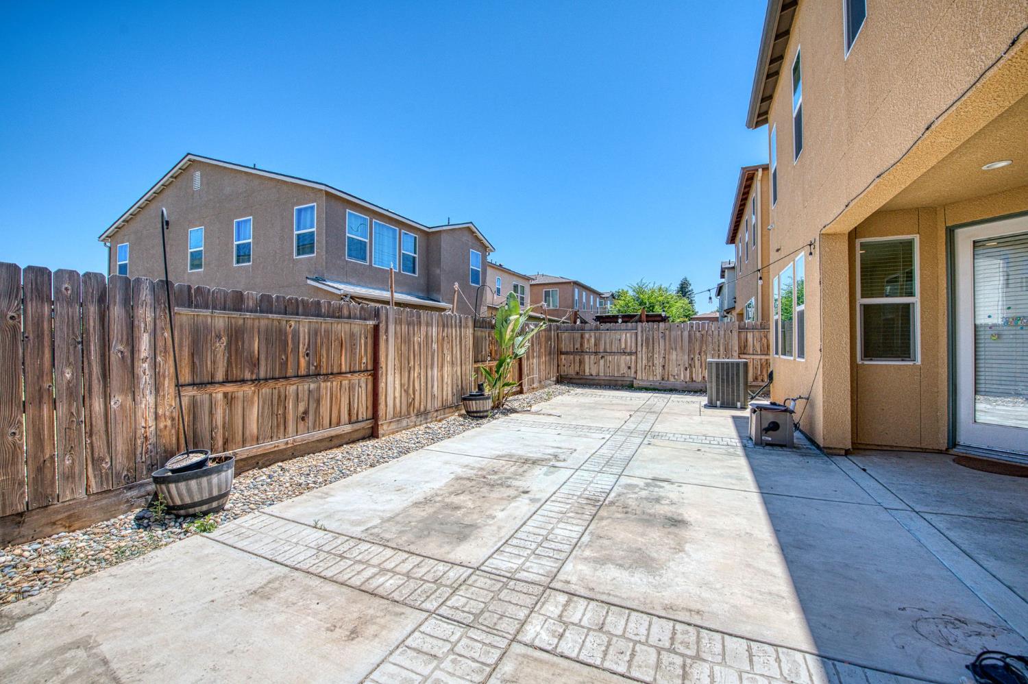 6336 N Santa Lucia Way, Fresno, CA 93722
