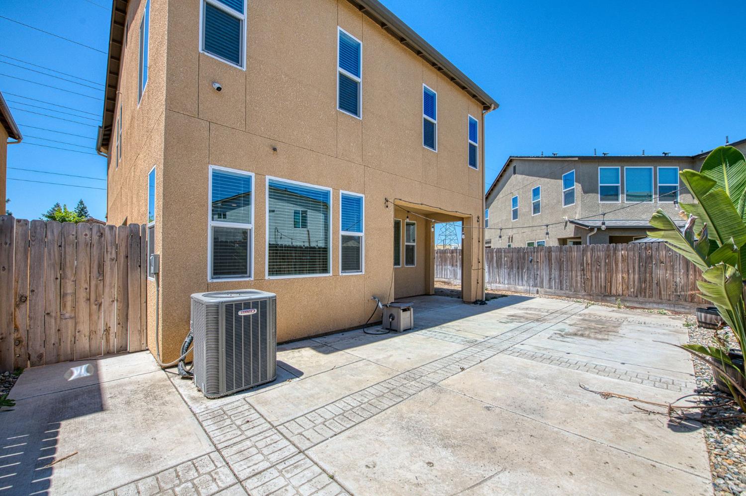 6336 N Santa Lucia Way, Fresno, CA 93722