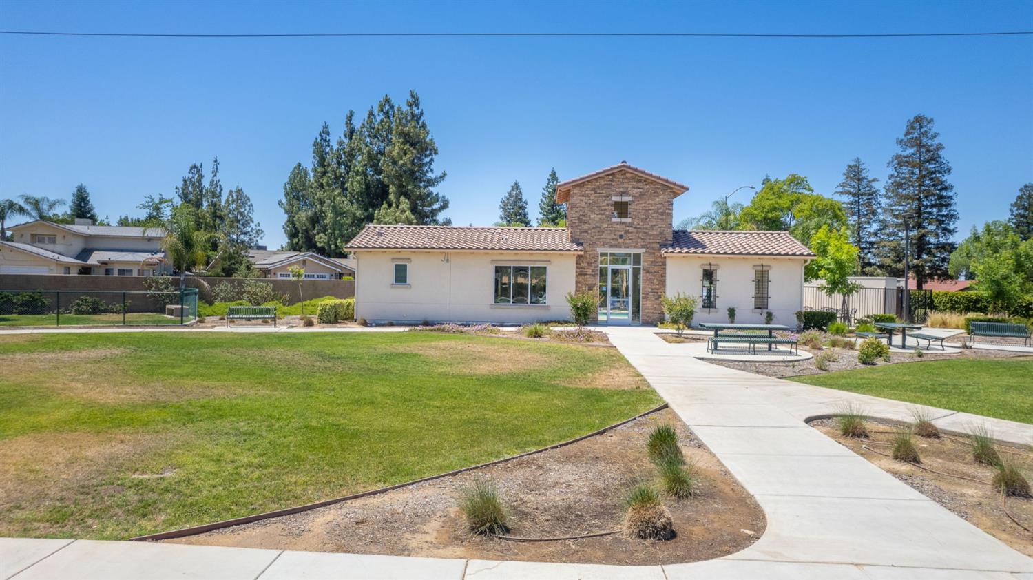 6336 N Santa Lucia Way, Fresno, CA 93722