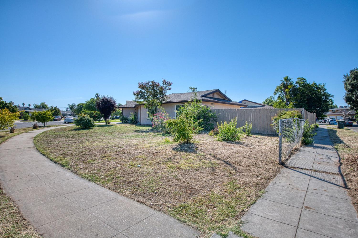 2335 W Cornell Ave, Fresno, CA 93705