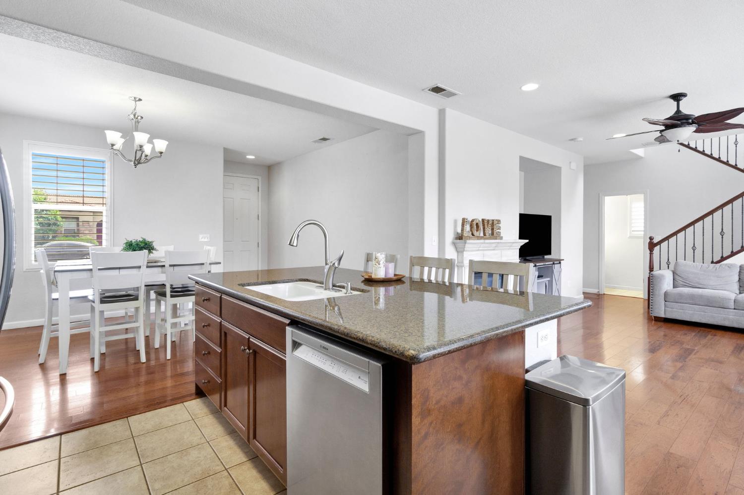 7382 E Fedora Ave, Fresno, CA 93737