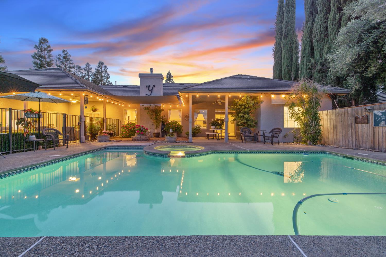 2833 E Laura Ct, Visalia, CA 93292