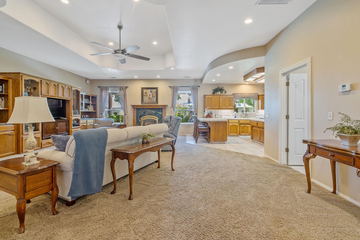 2833 E Laura Ct, Visalia, CA 93292
