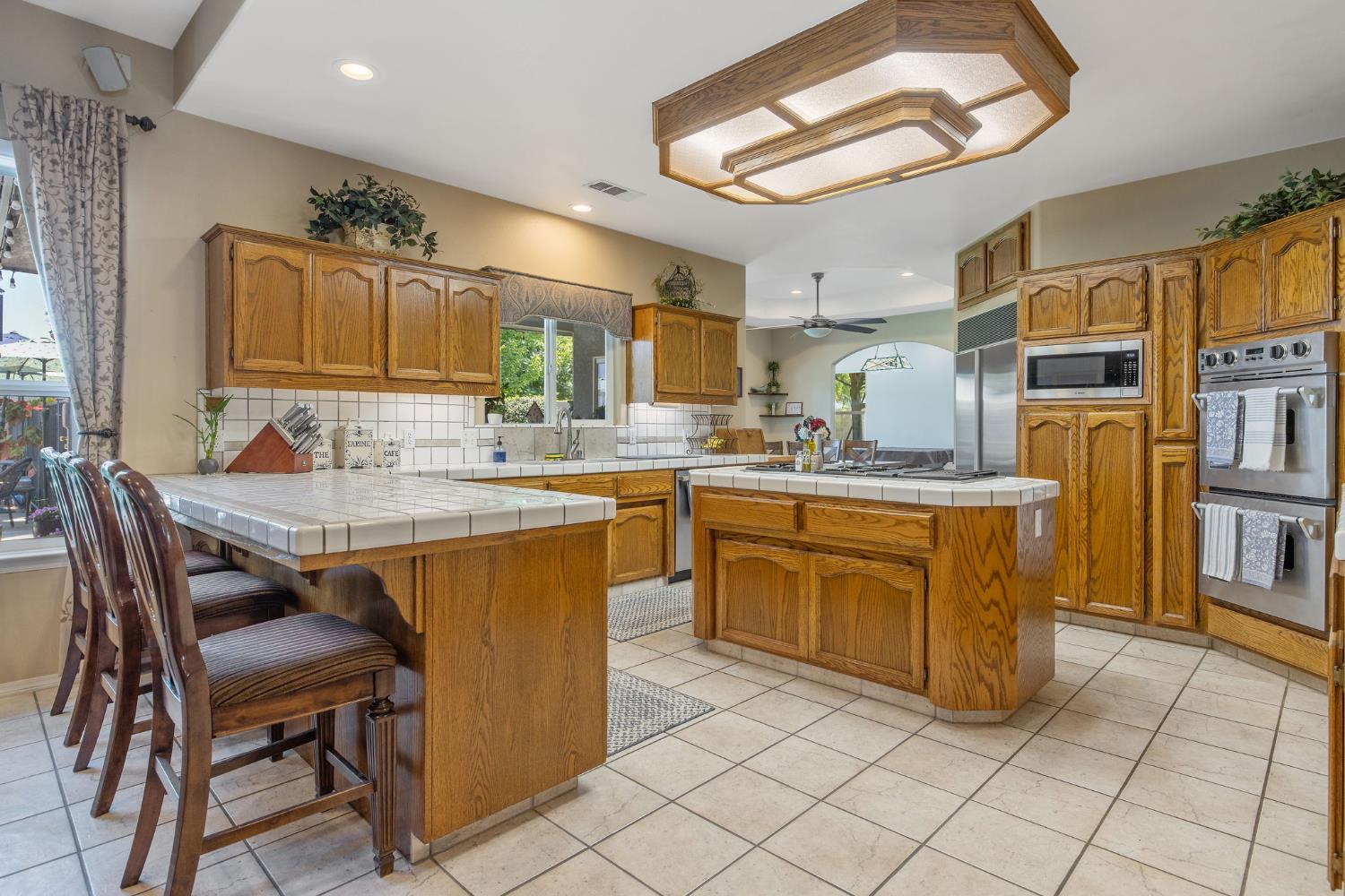 2833 E Laura Ct, Visalia, CA 93292