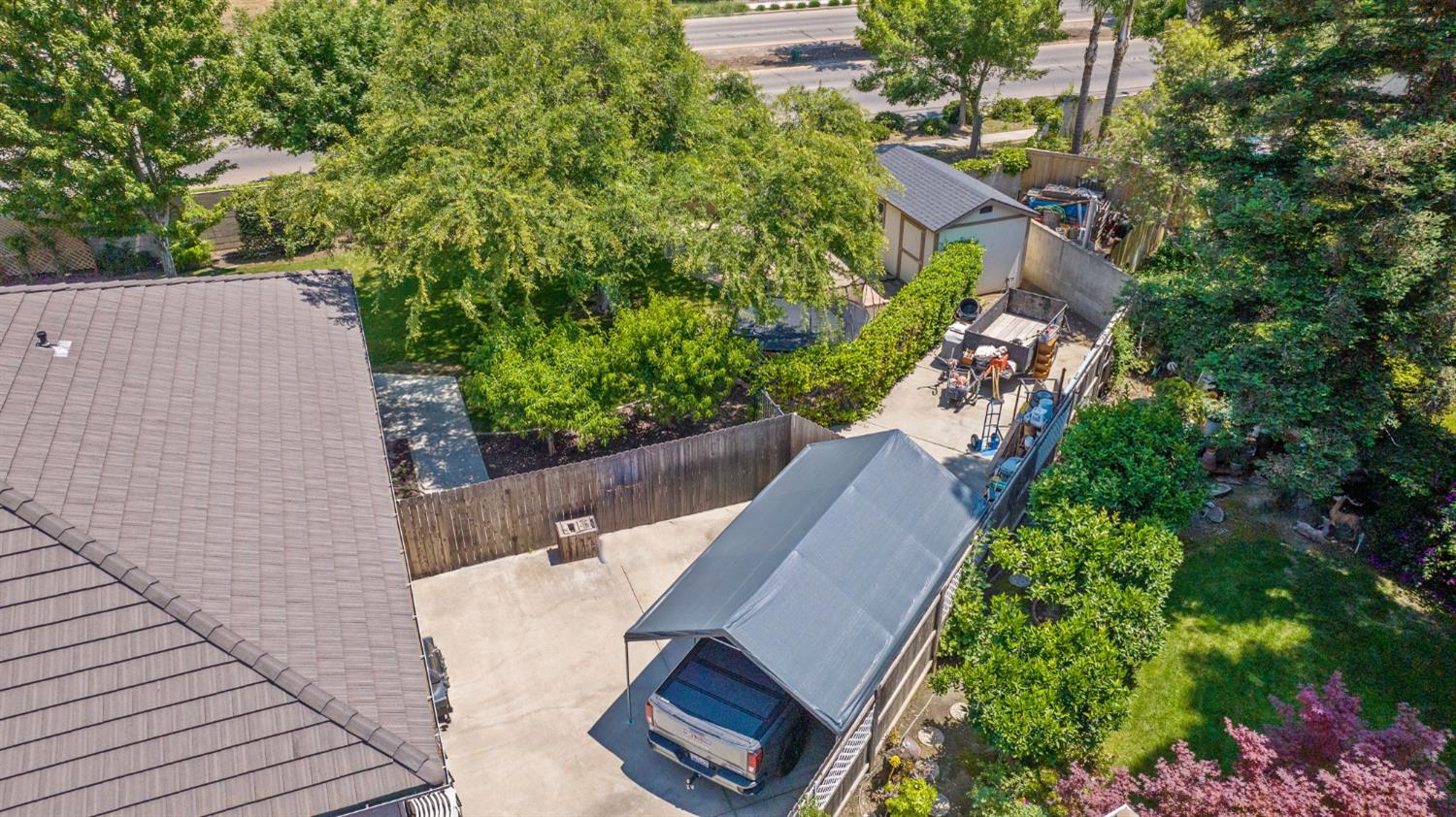 2833 E Laura Ct, Visalia, CA 93292